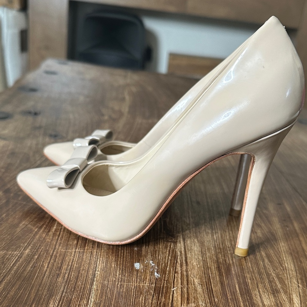 Coach Nude Patent Leather Pointed Toe Pumps with Bow - Picture 6 of 12